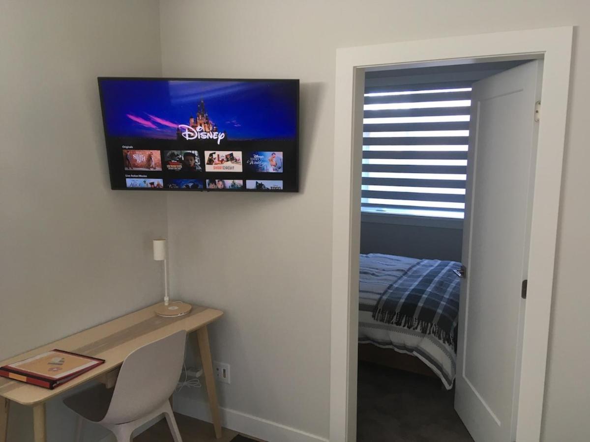 Mollys Cottage-The Suite On Vancouver Island Near Yyj Airport And The Wa And Bc Ferries North Saanich Extérieur photo